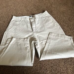 Lee Women's Cream Capris
